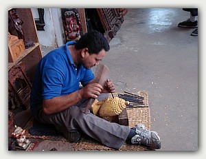 Maskenschnitzer in Bhaktapur